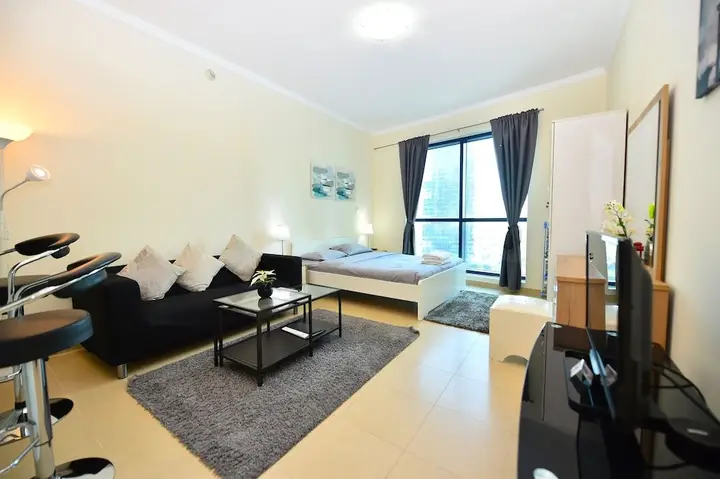 Дубай: Silver - Modern Studio with lake view