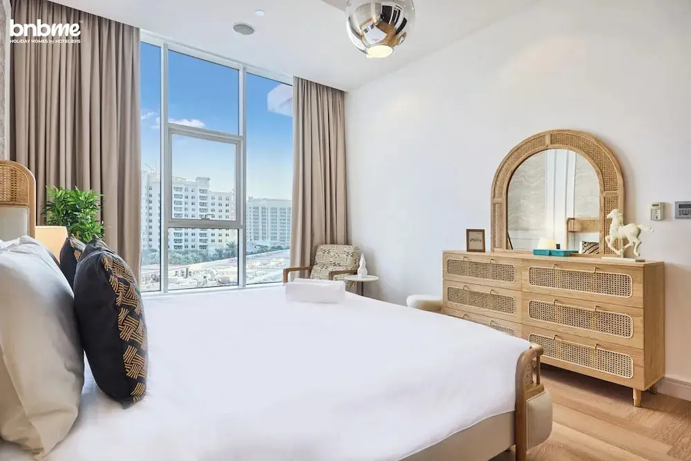 Дубай: bnbme | Tiara Tanzanite | 2BR + Maids Room