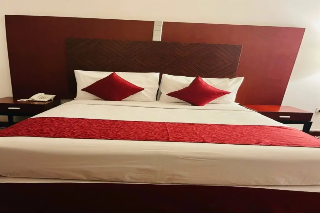 Дубай: Mra Grand Hotel