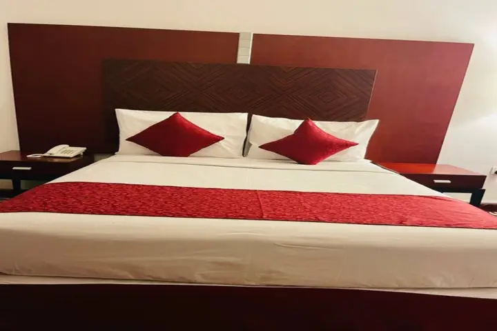 Дубай: Mra Grand Hotel
