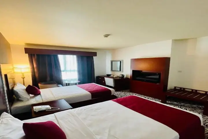Дубай: Mra Grand Hotel