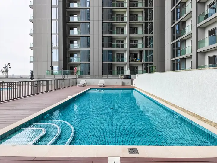 Дубай: Apartments Cozy 1 BR Burj Khalifa Glimpse Sobha Hartland