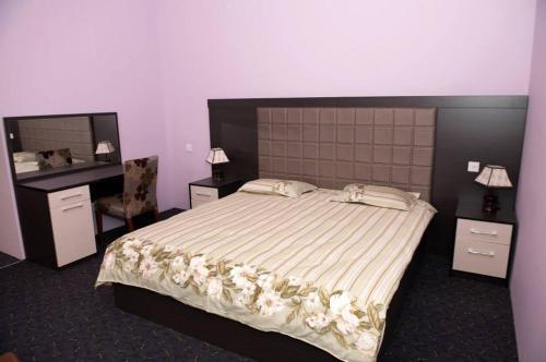 Муктедир: Deniz Guest House