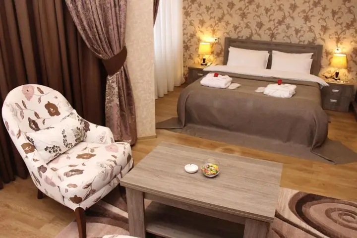 Кутаиси: Hotel Monopoli