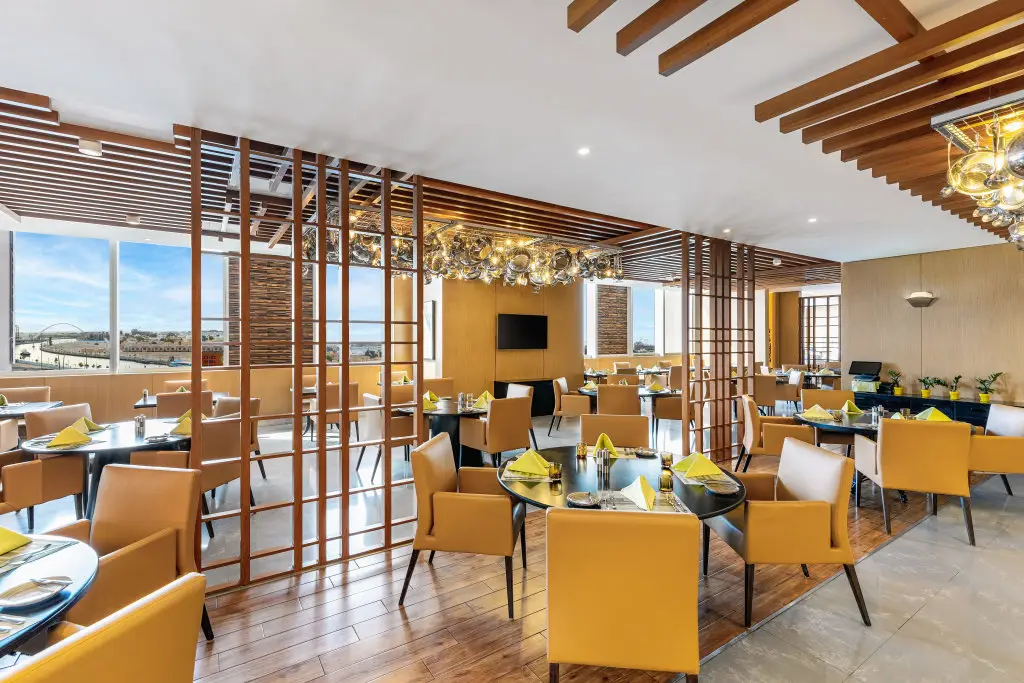 Дубай: Отель V Hotel Dubai Curio Collection by Hilton