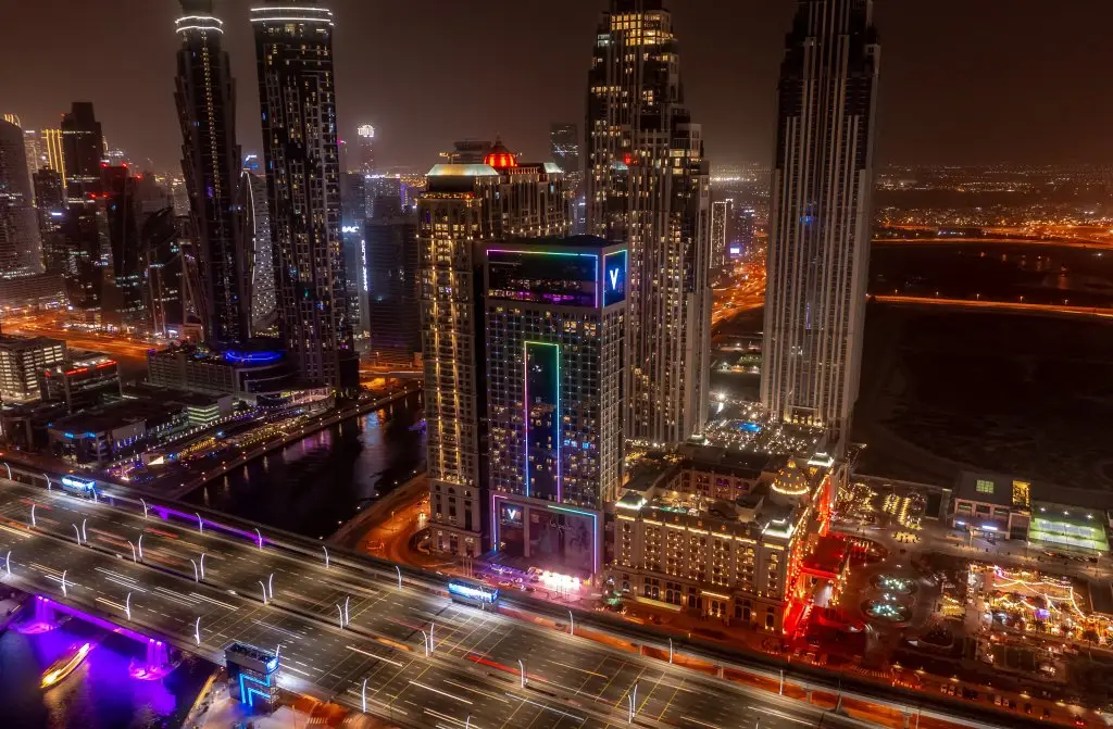 Дубай: Отель V Hotel Dubai Curio Collection by Hilton