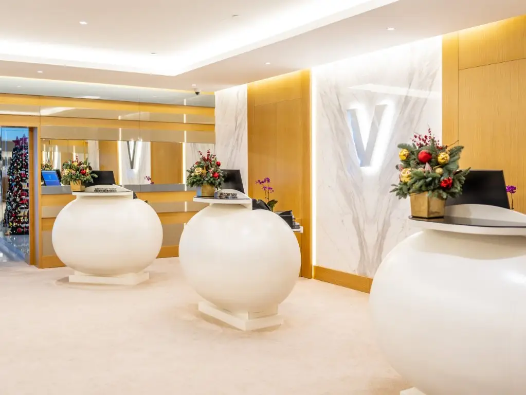 Дубай: Отель V Hotel Dubai Curio Collection by Hilton