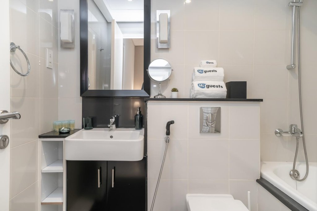 Дубай: Elegant Studio w/work space and views DAMAC