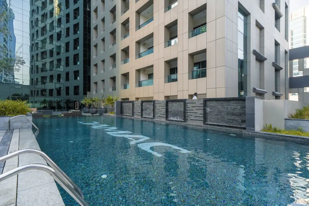 Дубай: Elegant Studio w/work space and views DAMAC