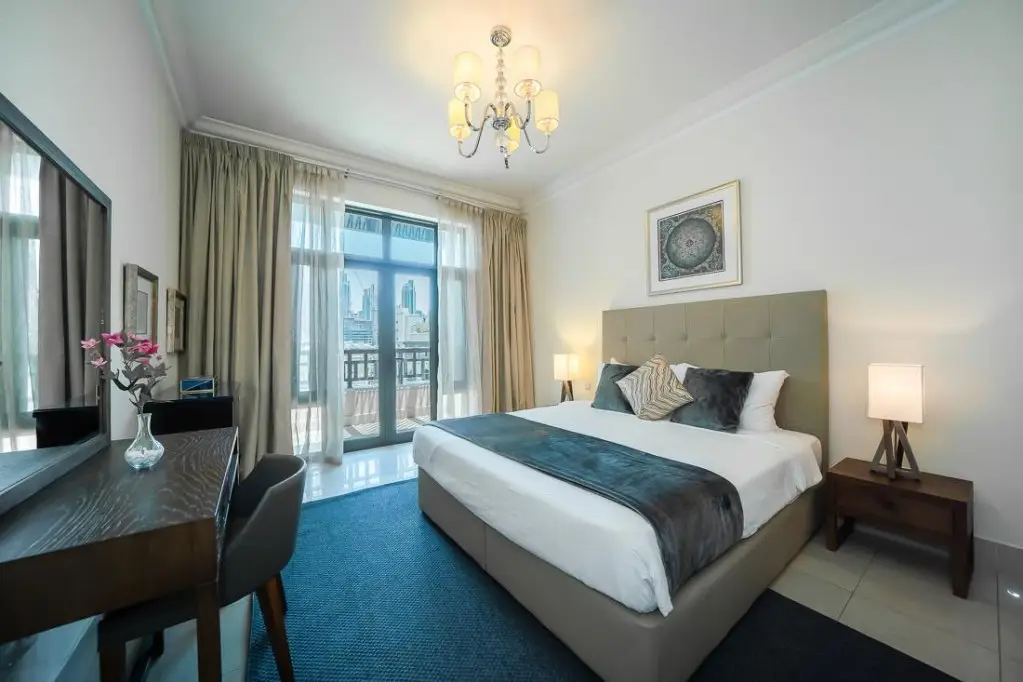 Дубай: Glamorous Arabian flat with views to Burj Khalifa