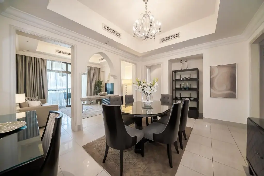 Дубай: Glamorous Arabian flat with views to Burj Khalifa