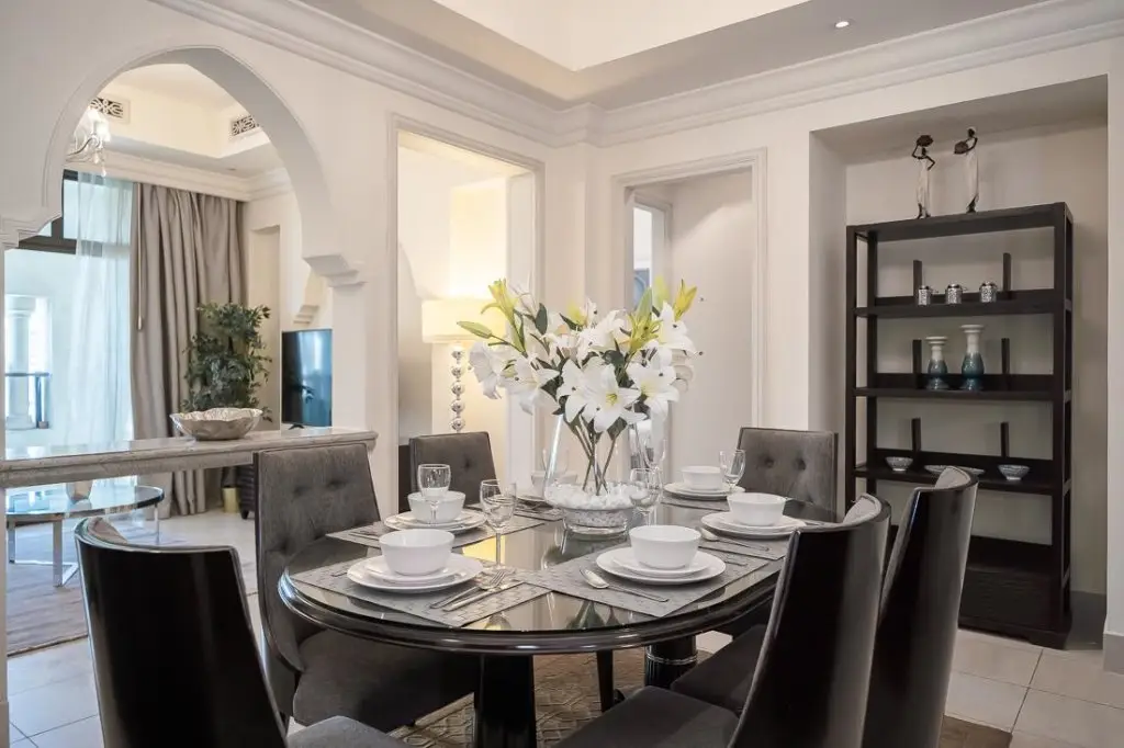 Дубай: Glamorous Arabian flat with views to Burj Khalifa