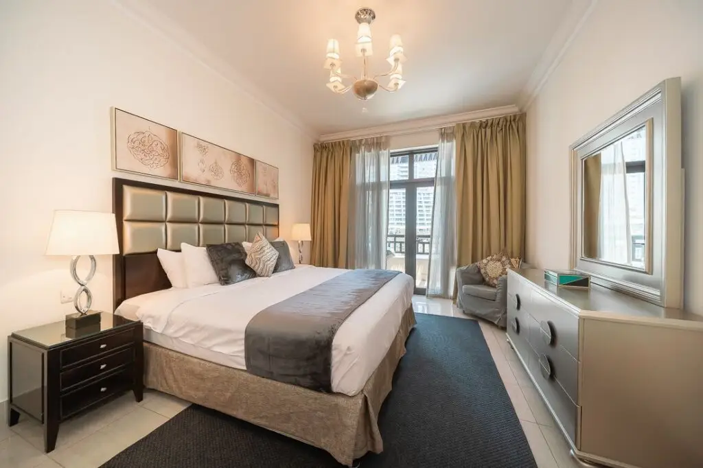 Дубай: Glamorous Arabian flat with views to Burj Khalifa