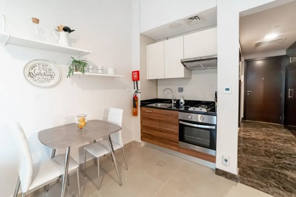 Дубай: Deluxe Studio with Marina Views in Sparkle Towers