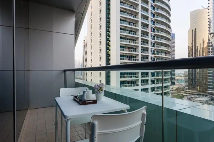 Дубай: Modern and Spacious Studio in JLT Ideal For Two!