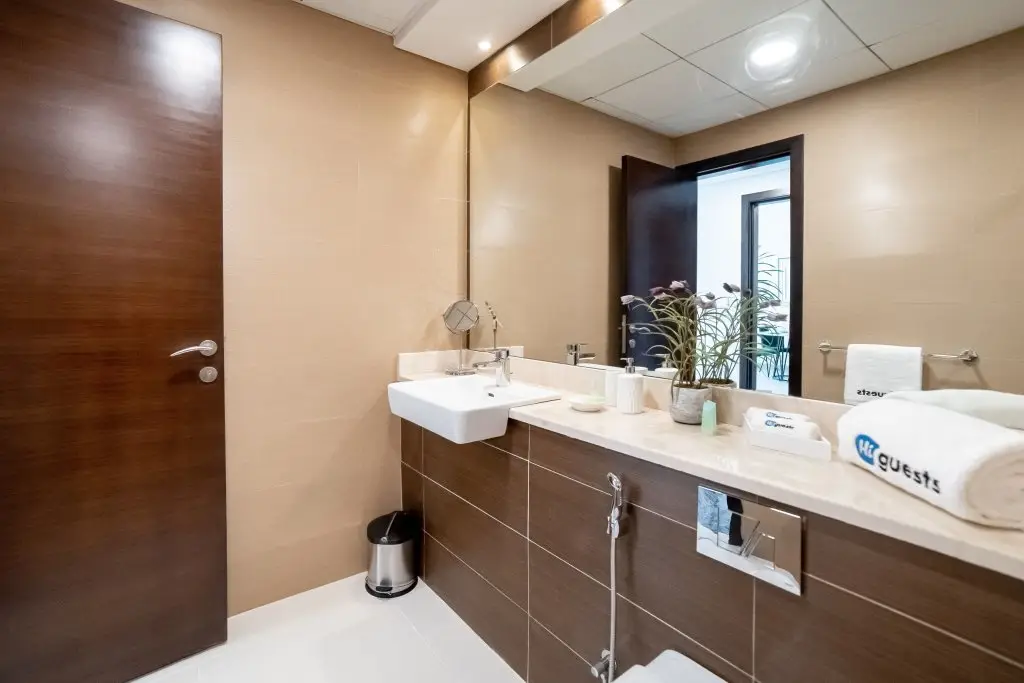 Дубай: Amazing 1BR apartment with waterfront views!