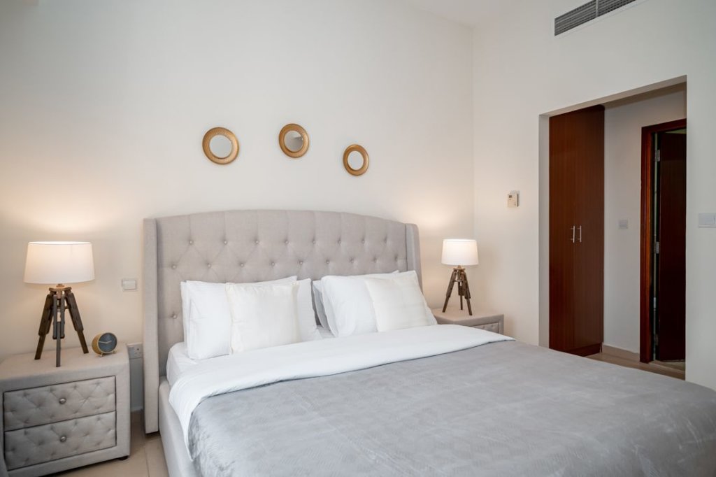 Дубай: Deluxe apt. with skyviews in Sadaf close to JBR!
