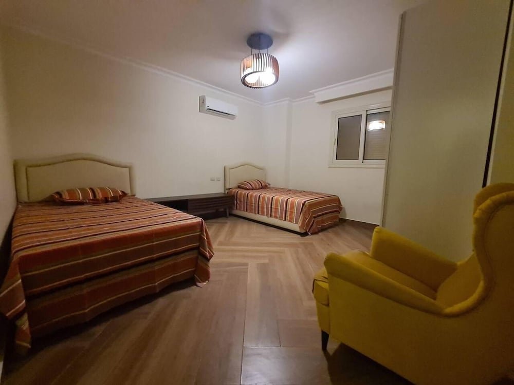 Spacious Executive Luxury Apartment With Balcony — фото 1