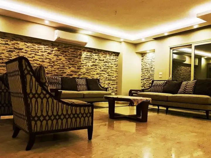 Гиза: Spacious Executive Luxury Apartment With Balcony