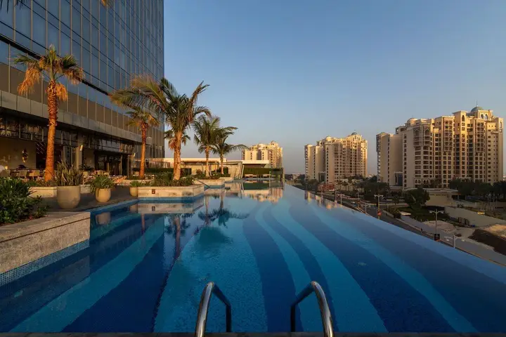 Дубай: Luxury Apartment With Spectacular View of the Palm