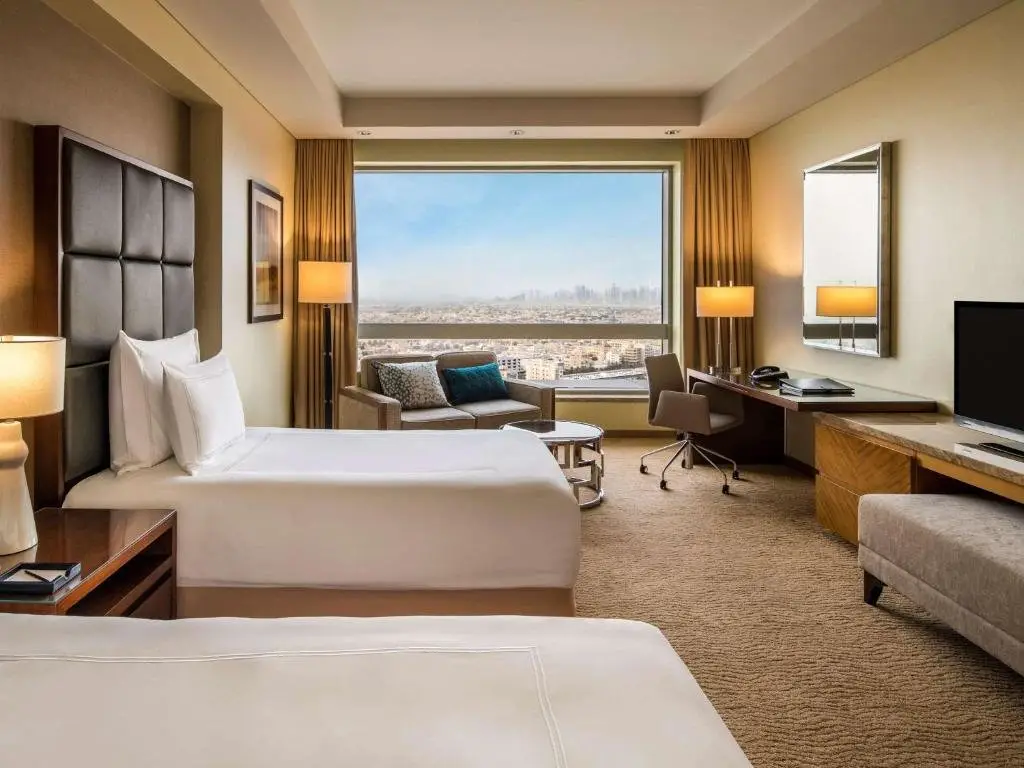 Дубай: Отель Swissotel Al Ghurair 