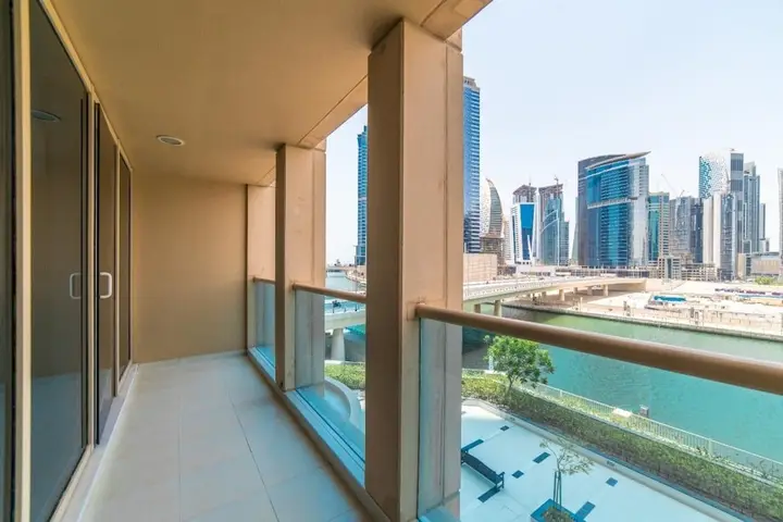 Дубай: Large 1 Bed Business Bay Canal