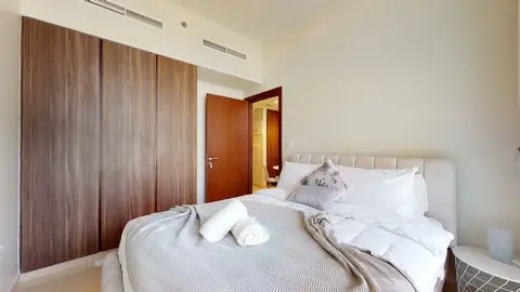 WelHome - Cozy 1BR With Private Balcony Steps From the Canal — фото 1
