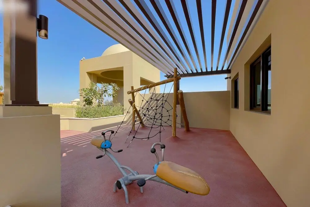 Дубай: Elegant Pool View 2BR Apartment