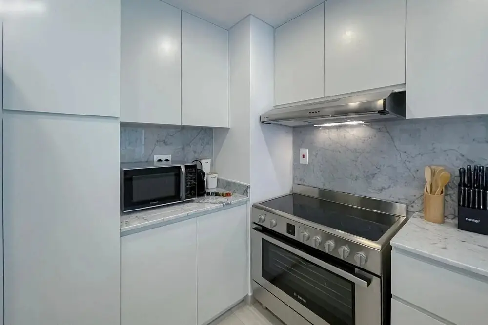 Дубай: Elegant Pool View 2BR Apartment