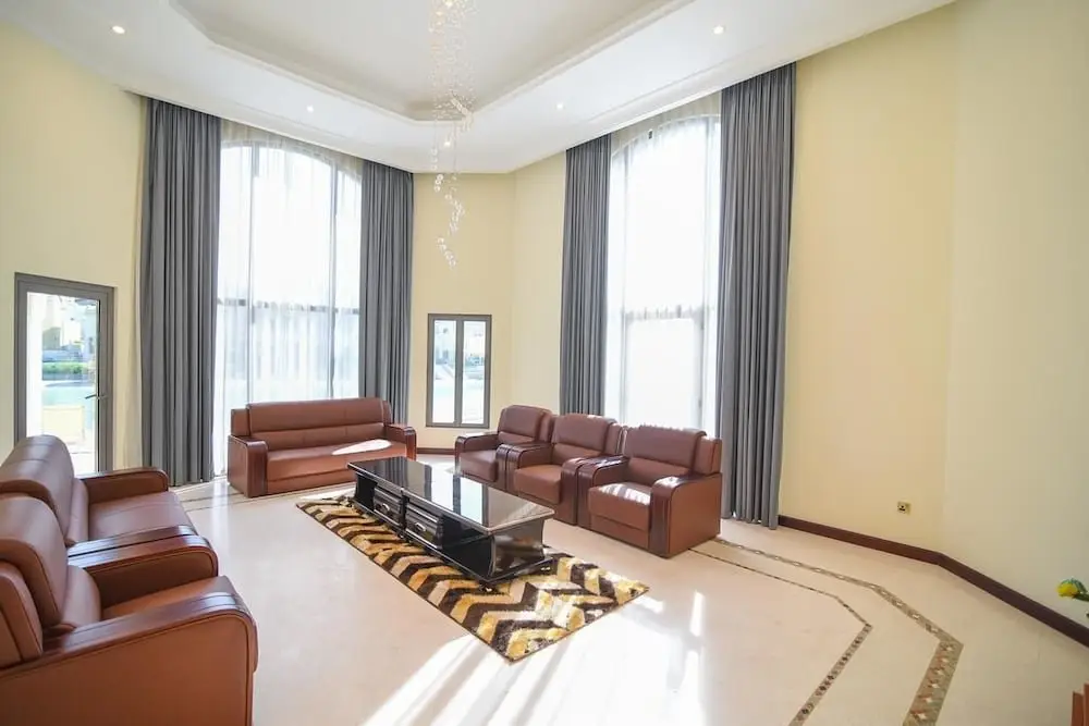 Дубай: Palm Jumeirah Garden Beach Front Home