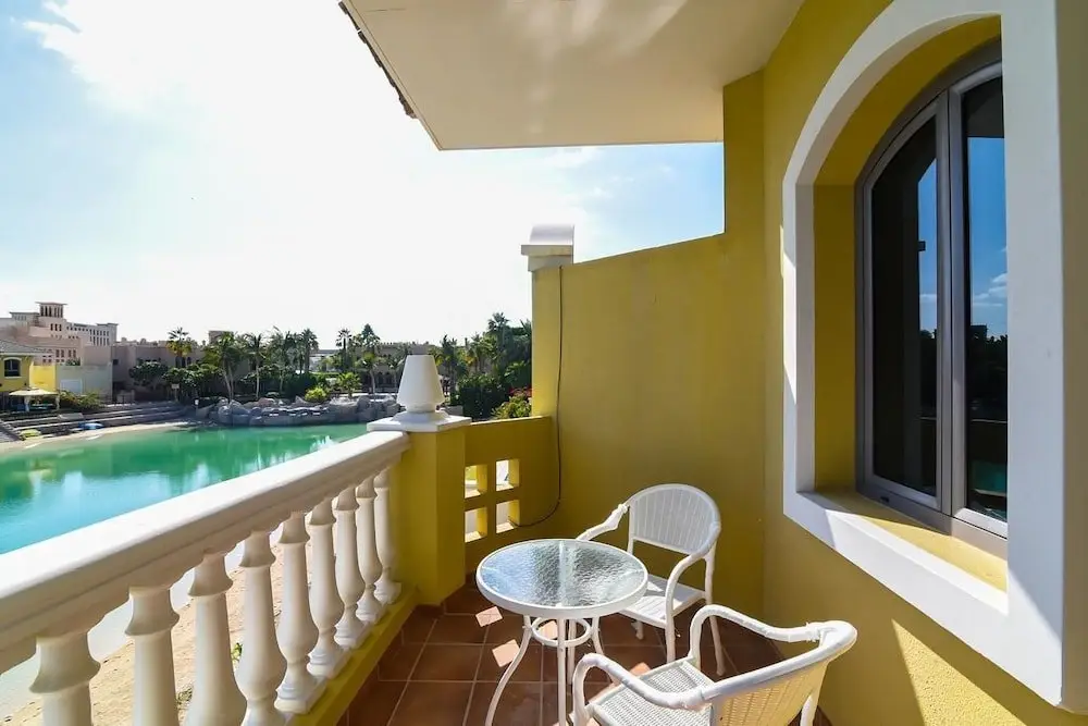 Дубай: Palm Jumeirah Garden Beach Front Home