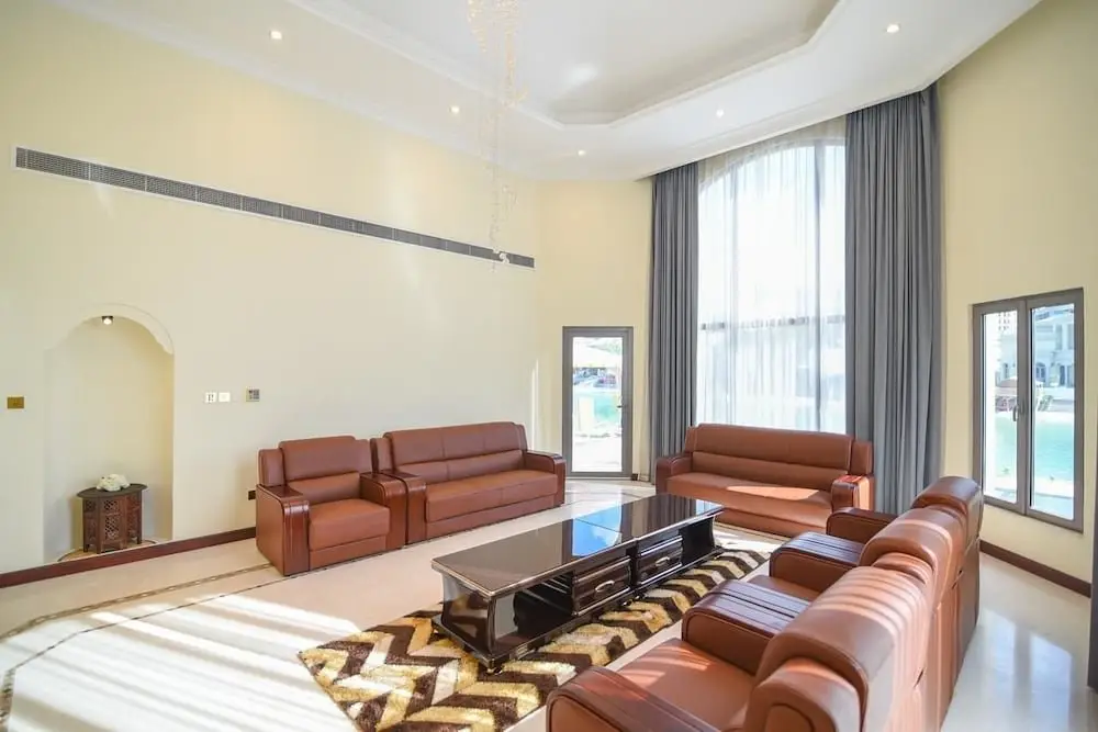 Дубай: Palm Jumeirah Garden Beach Front Home