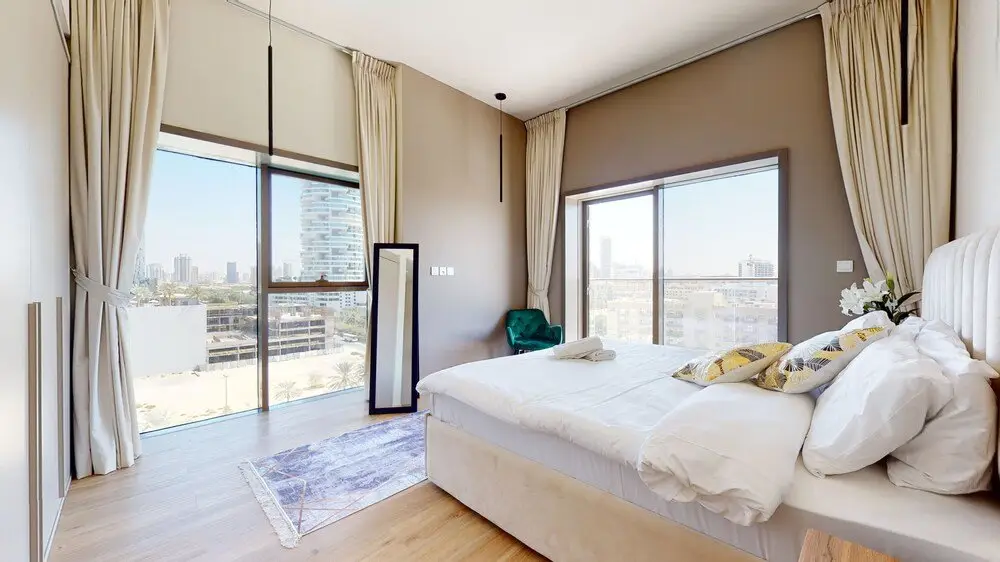 Дубай: WelHome - Panoramic City Views Amidst Gardens in JVC