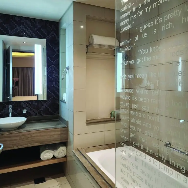 Дубай: Quill Residence One Bedroom Apartment Burj Khalifa View