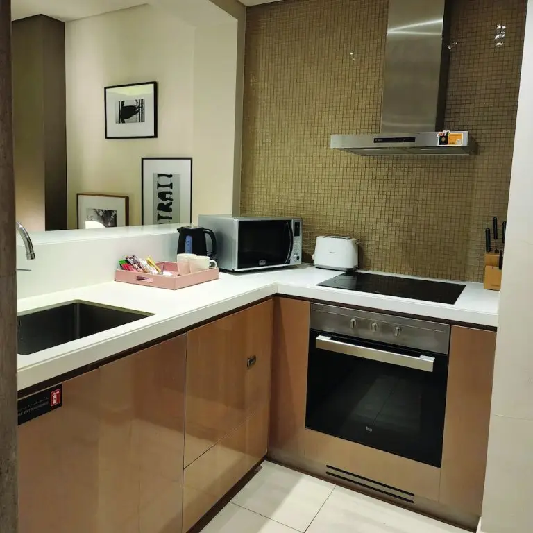 Дубай: Quill Residence One Bedroom Apartment Burj Khalifa View
