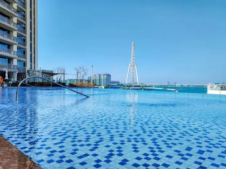 Дубай: Serene Apt w Large Patio Cls to Bluewaters JBR