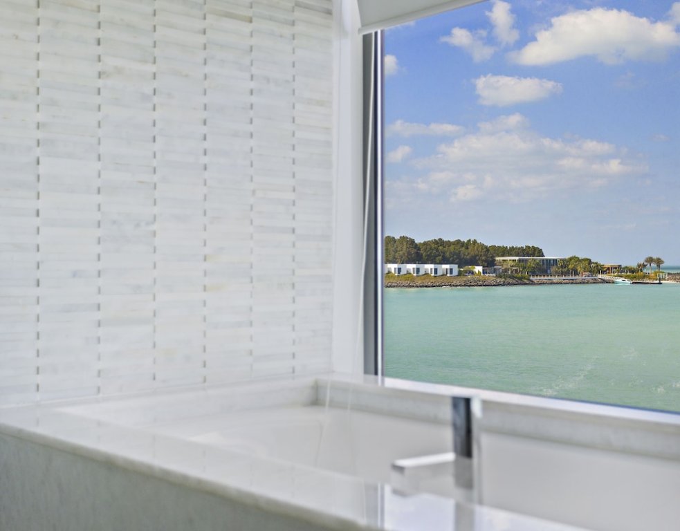 Абу-Даби: WelHome - Extraordinary Giant Water Villa on Nurai Island
