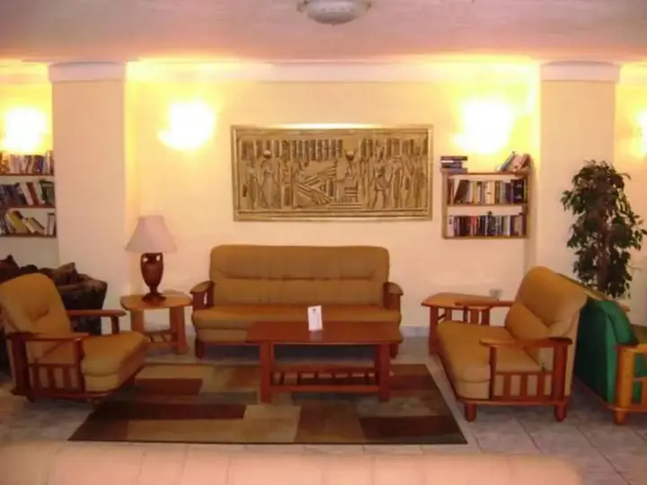 Борг-эль-Араб: Adham Compound
