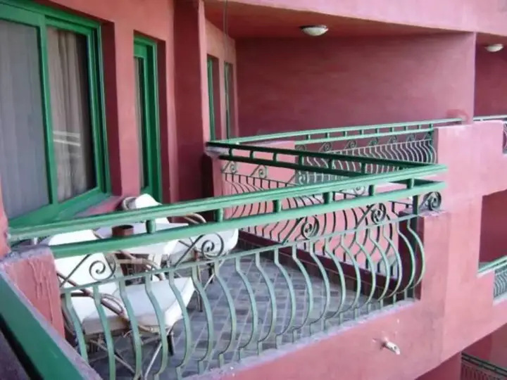 Борг-эль-Араб: Adham Compound
