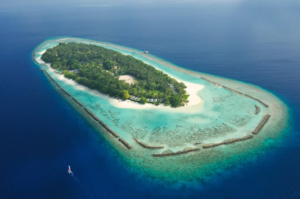 Курортный отель Royal Island Resort & Spa — фото 1