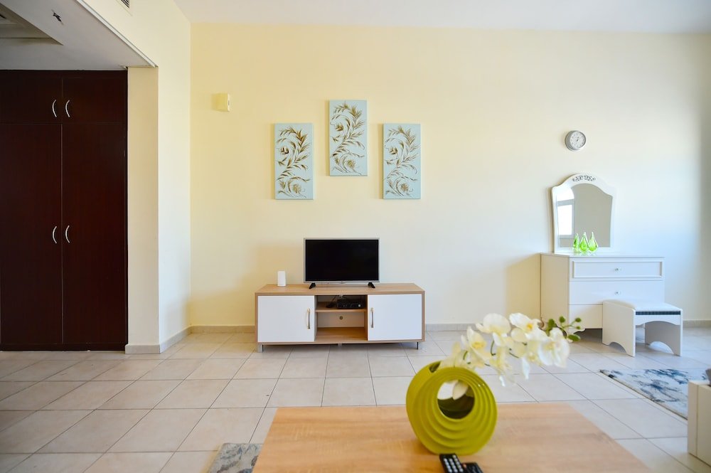 AND - Modern Furnished Studio Apartment — фото 1