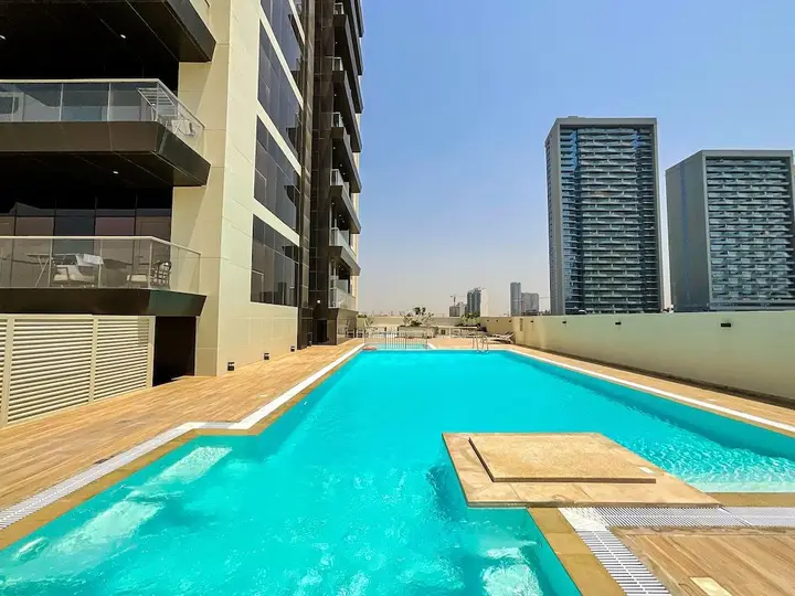 Дубай: WelHome - Designer’s choice studio with pool and jacuzzi