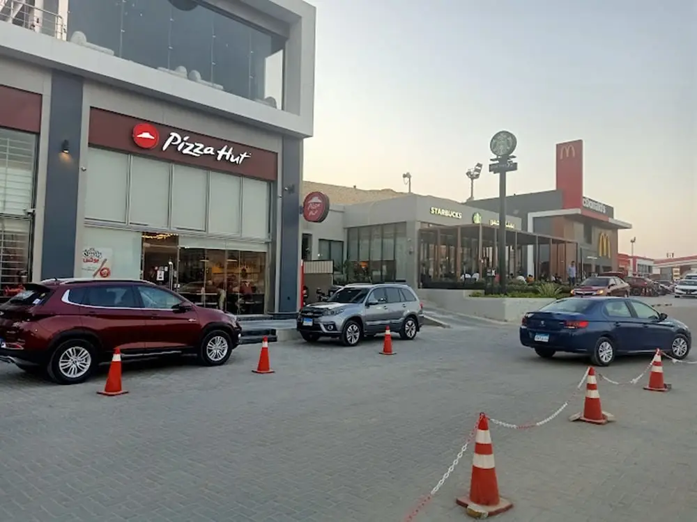 Каир: Yellow & Brown Moderne Style Near Food-court