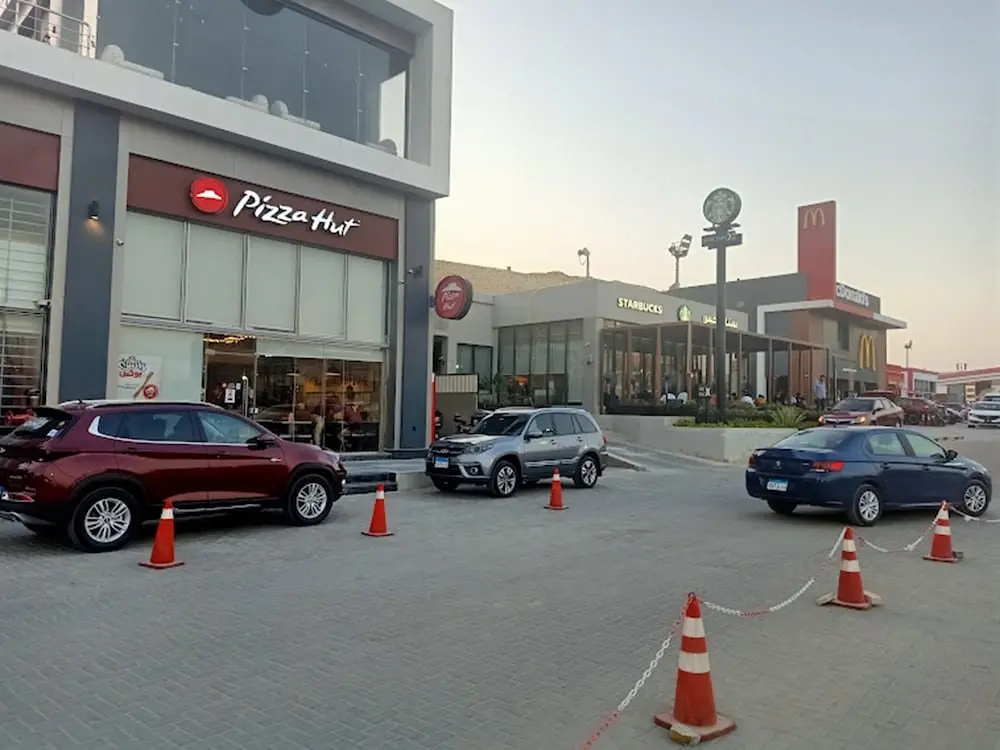 Каир: Yellow & Brown Moderne Style Near Food-court