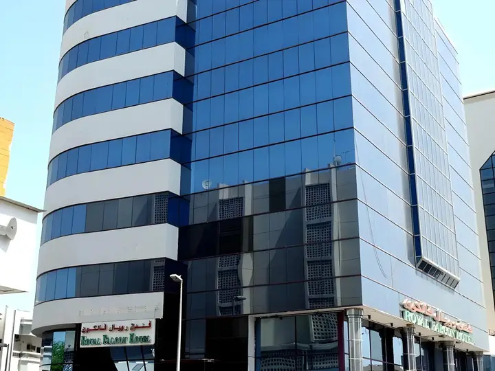 Дубай: Royal Falcon Hotel