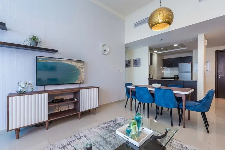 Дубай: West Tower by Deluxe Holiday Homes