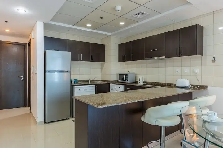 Дубай: West Tower by Deluxe Holiday Homes