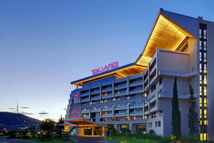 Тбилиси: Sheraton Grand Tbilisi Metechi Palace Hotel