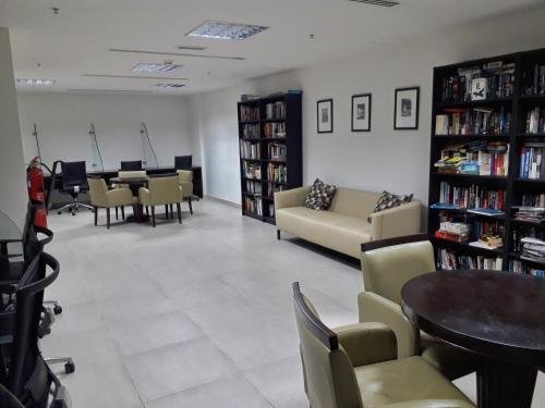 Дубай: Luton Vacation Homes -Sea View Marina Promenade