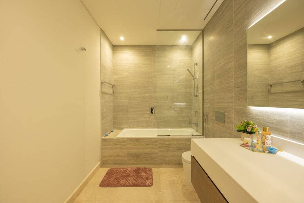 Дубай: Dramatic Sea View 1 BHK ANWABYFour Apple